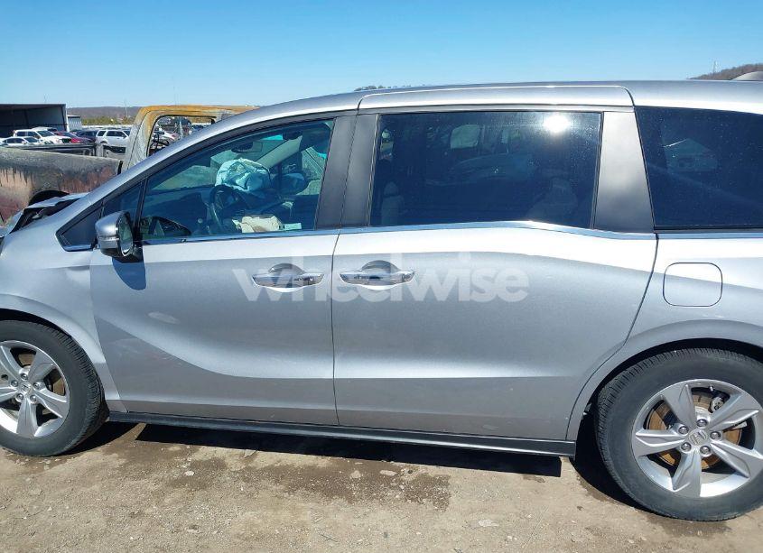 Photo 14 of 2018 Honda Odyssey EX-L (VIN 5FNRL6H71JB077112)