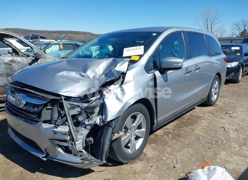 Photo 2 of 2018 Honda Odyssey EX-L (VIN 5FNRL6H71JB077112)