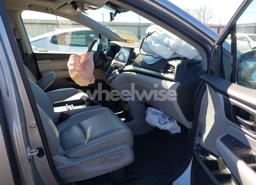 Photo 5 of 2018 Honda Odyssey EX-L (VIN 5FNRL6H71JB077112)