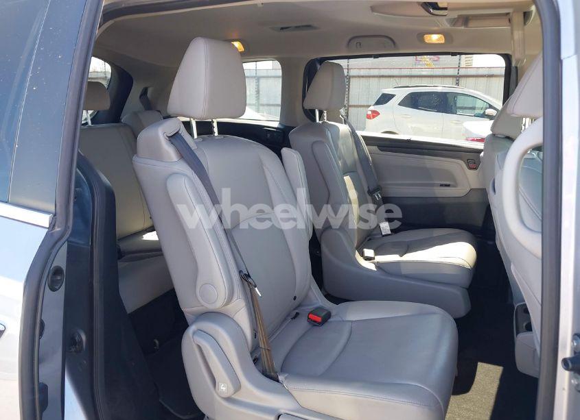 Photo 8 of 2018 Honda Odyssey EX-L (VIN 5FNRL6H71JB077112)
