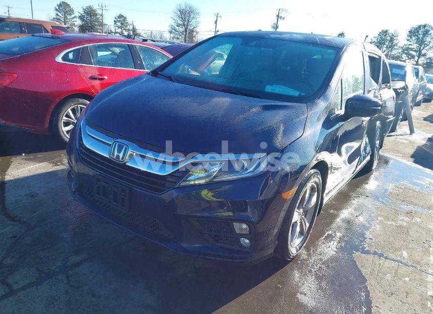 Photo 2 of 2018 Honda Odyssey EX-L (VIN 5FNRL6H71JB091964)