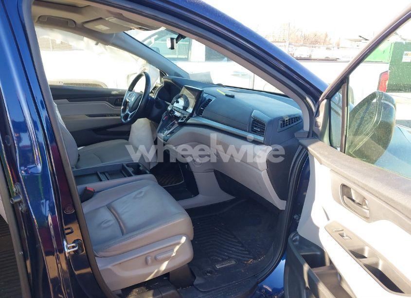 Photo 5 of 2018 Honda Odyssey EX-L (VIN 5FNRL6H71JB091964)