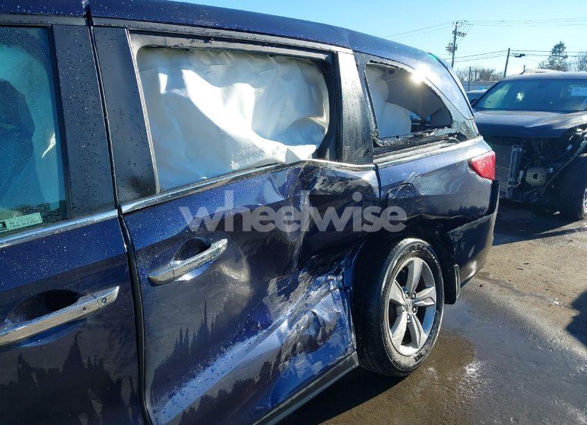 Photo 6 of 2018 Honda Odyssey EX-L (VIN 5FNRL6H71JB091964)