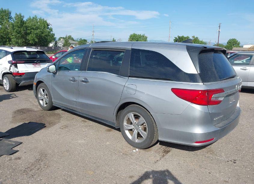 Photo 3 of 2018 Honda Odyssey EX-L (VIN 5FNRL6H71JB105006)