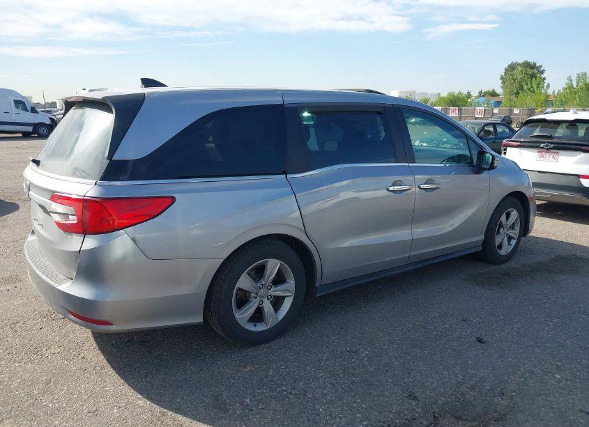 Photo 4 of 2018 Honda Odyssey EX-L (VIN 5FNRL6H71JB105006)