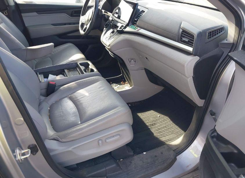 Photo 5 of 2018 Honda Odyssey EX-L (VIN 5FNRL6H71JB105006)