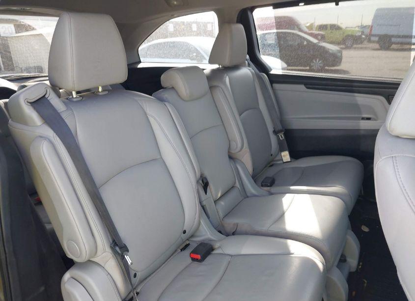 Photo 8 of 2018 Honda Odyssey EX-L (VIN 5FNRL6H71JB105006)