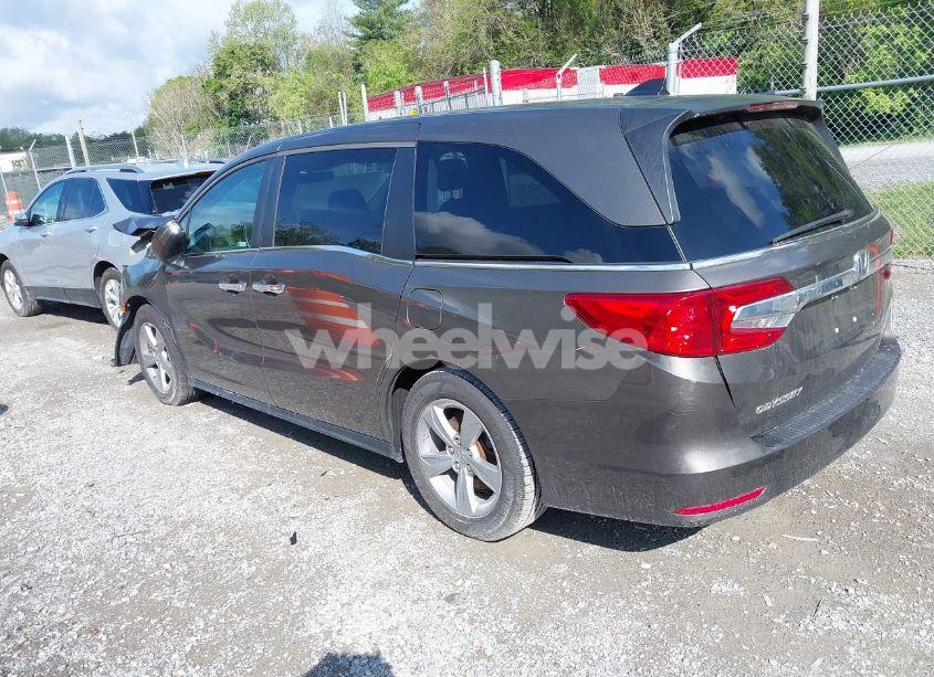 Photo 3 of 2019 Honda Odyssey EX-L (VIN 5FNRL6H71KB019129)