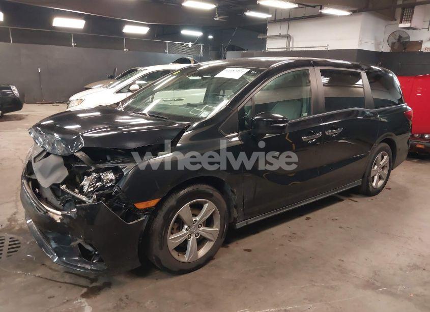 Photo 2 of 2019 Honda Odyssey EX-L (VIN 5FNRL6H71KB083154)