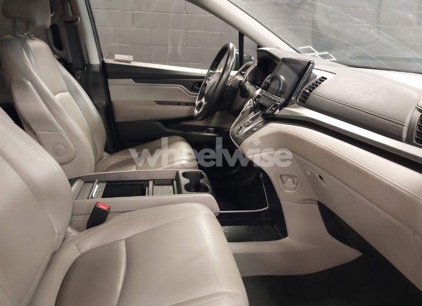 Photo 5 of 2019 Honda Odyssey EX-L (VIN 5FNRL6H71KB083154)