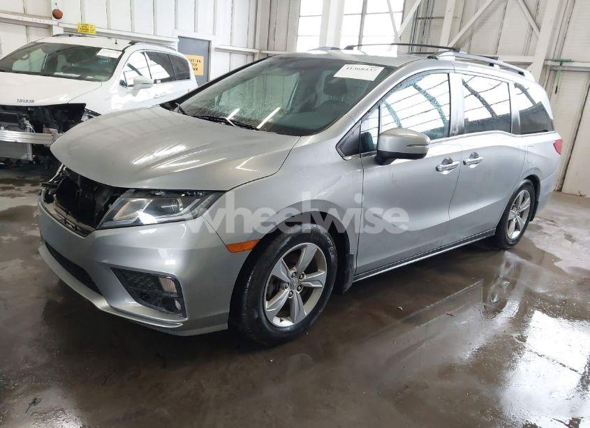Photo 2 of 2020 Honda Odyssey EX-L/EX-L W/NAVI RES (VIN 5FNRL6H71LB060703)