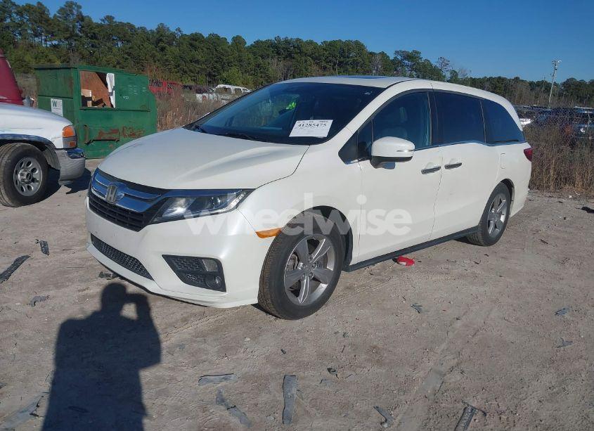 Photo 2 of 2018 Honda Odyssey EX-L (VIN 5FNRL6H72JB018246)