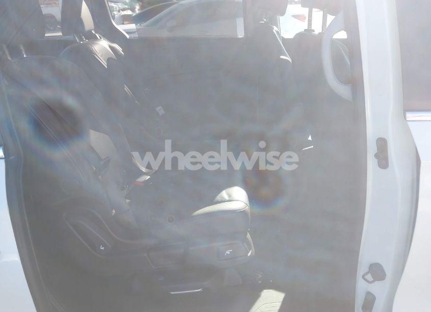 Photo 8 of 2018 Honda Odyssey EX-L (VIN 5FNRL6H72JB018246)