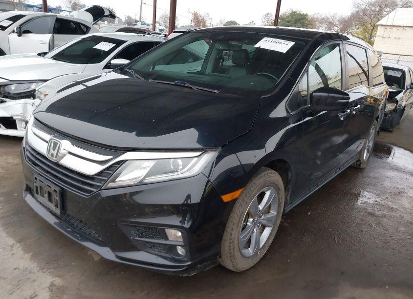 Photo 2 of 2018 Honda Odyssey EX-L (VIN 5FNRL6H72JB032258)