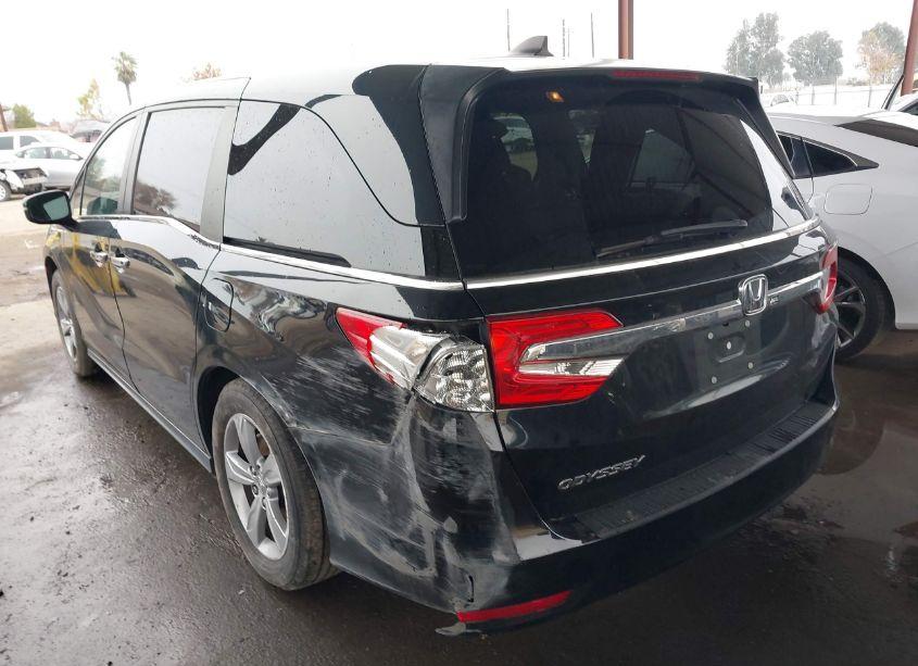 Photo 3 of 2018 Honda Odyssey EX-L (VIN 5FNRL6H72JB032258)