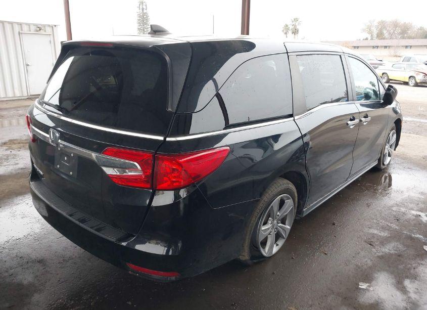 Photo 4 of 2018 Honda Odyssey EX-L (VIN 5FNRL6H72JB032258)