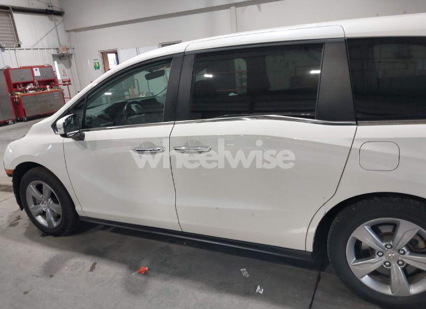 Photo 14 of 2018 Honda Odyssey EX-L (VIN 5FNRL6H72JB040506)