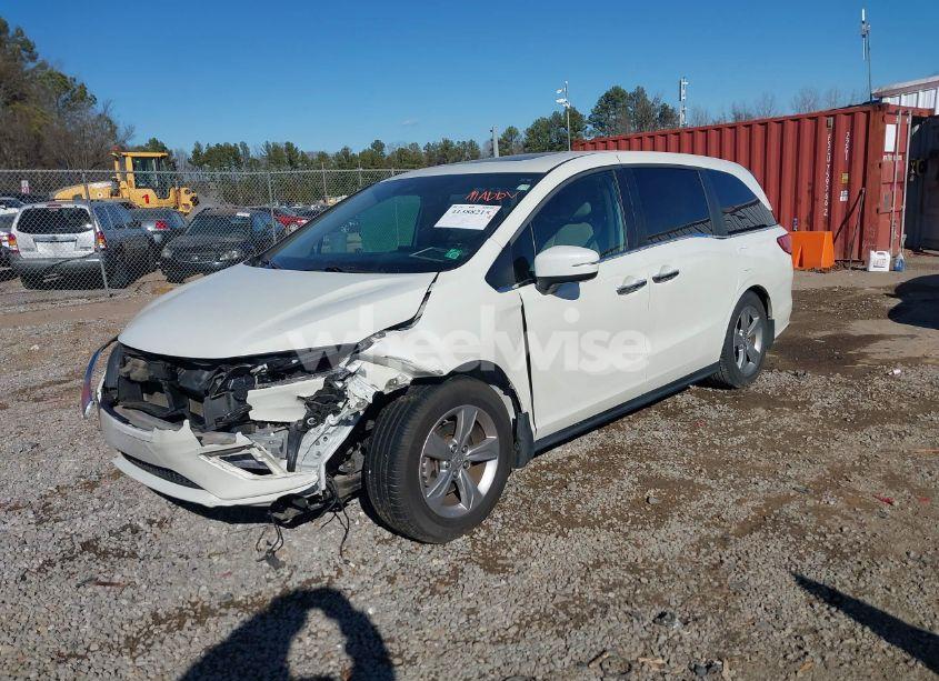 Photo 2 of 2018 Honda Odyssey EX-L (VIN 5FNRL6H72JB047293)