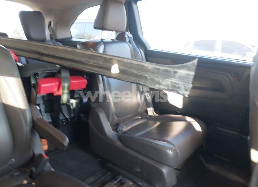 Photo 8 of 2019 Honda Odyssey EX-L (VIN 5FNRL6H72KB066959)