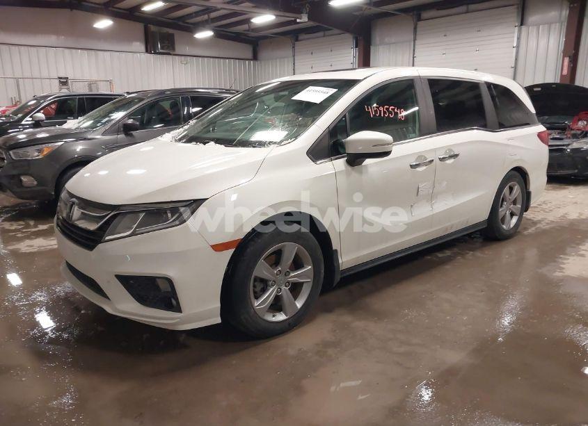 Photo 2 of 2019 Honda Odyssey EX-L (VIN 5FNRL6H72KB071093)