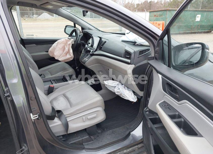 Photo 5 of 2019 Honda Odyssey EX-L (VIN 5FNRL6H72KB078335)