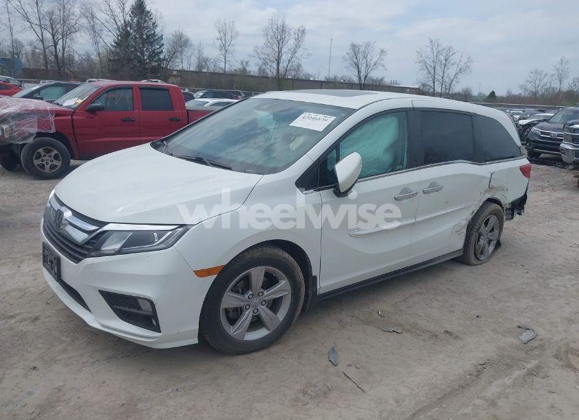 Photo 2 of 2020 Honda Odyssey (VIN 5FNRL6H72LB059155)