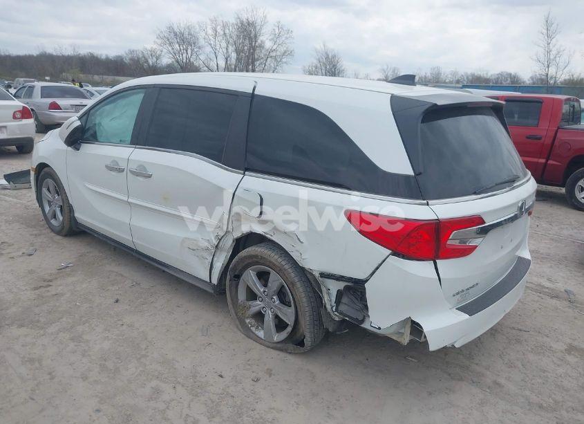 Photo 3 of 2020 Honda Odyssey (VIN 5FNRL6H72LB059155)