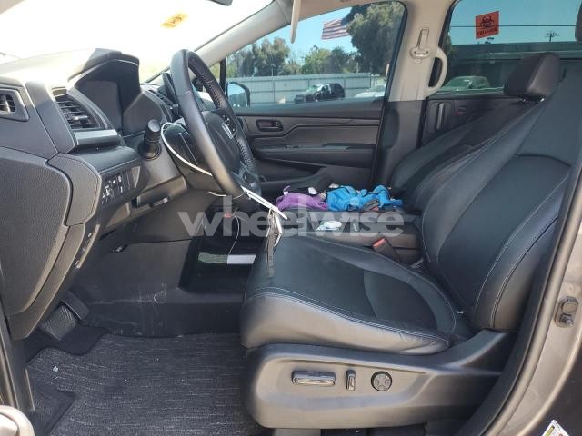 Photo 2 of 2021 HONDA ODYSSEY EXL (VIN 5FNRL6H72MB015349)