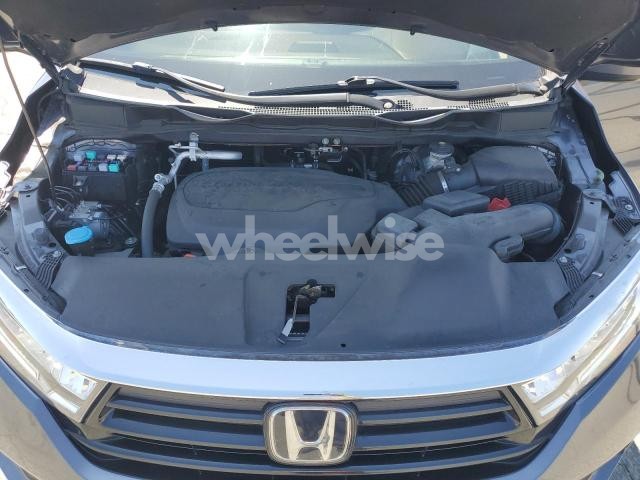 Photo 3 of 2021 HONDA ODYSSEY EXL (VIN 5FNRL6H72MB015349)