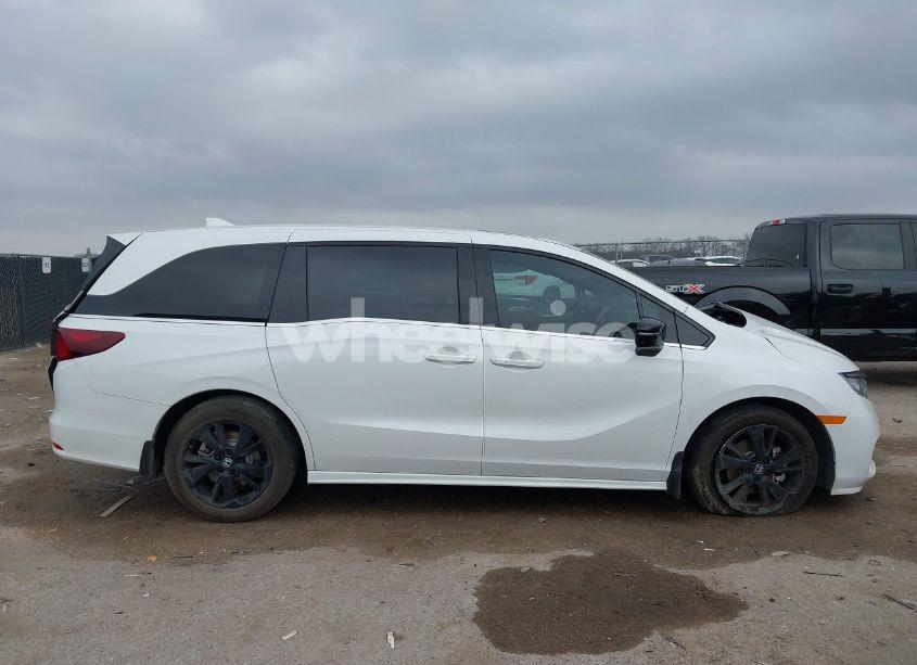 Photo 13 of 2024 Honda Odyssey SPORT (VIN 5FNRL6H72RB008862)