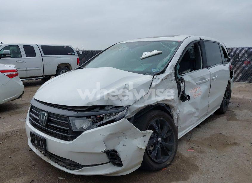Photo 2 of 2024 Honda Odyssey SPORT (VIN 5FNRL6H72RB008862)