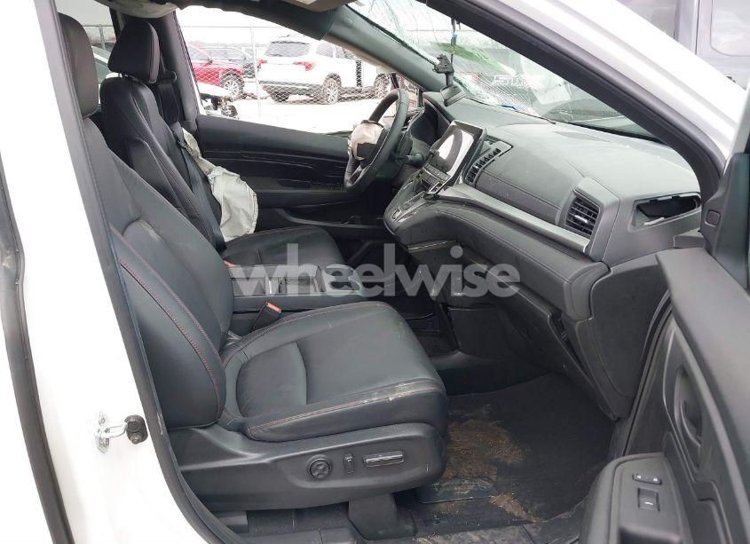 Photo 5 of 2024 Honda Odyssey SPORT (VIN 5FNRL6H72RB008862)