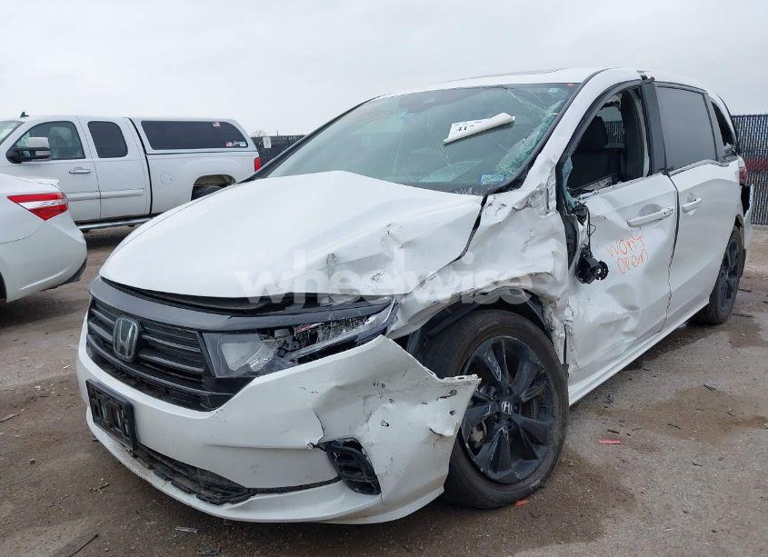 Photo 6 of 2024 Honda Odyssey SPORT (VIN 5FNRL6H72RB008862)