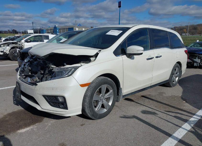 Photo 2 of 2018 Honda Odyssey EX-L (VIN 5FNRL6H73JB001973)