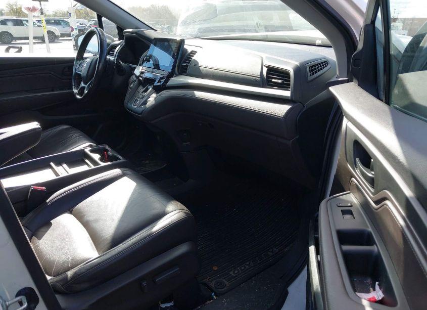 Photo 5 of 2018 Honda Odyssey EX-L (VIN 5FNRL6H73JB001973)