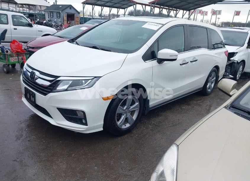 Photo 2 of 2018 Honda Odyssey EX-L (VIN 5FNRL6H73JB039588)