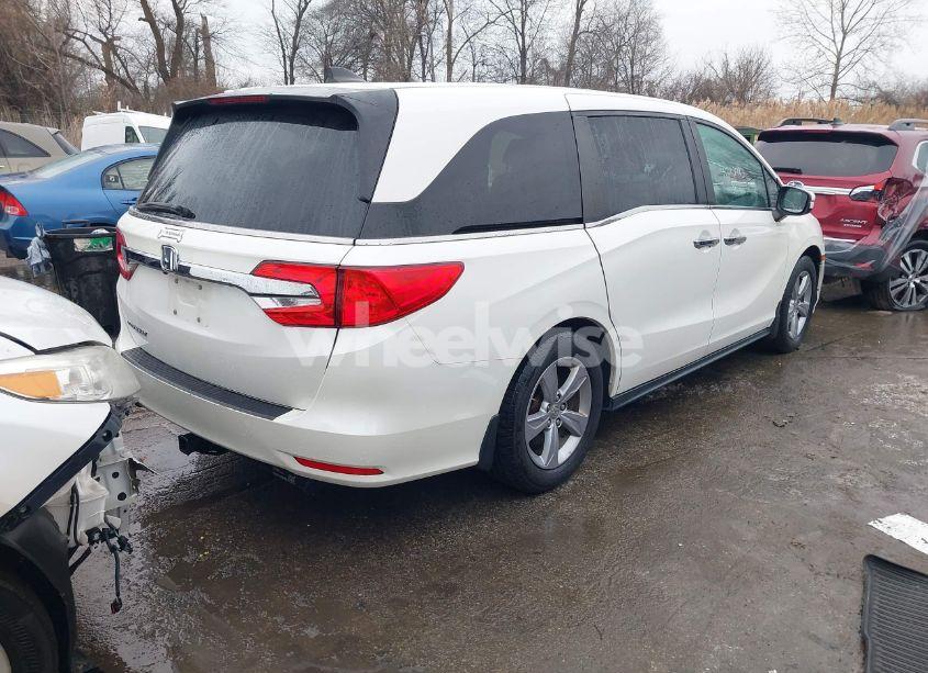 Photo 4 of 2018 Honda Odyssey EX-L (VIN 5FNRL6H73JB039588)