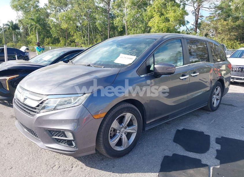 Photo 2 of 2018 Honda Odyssey EX-L (VIN 5FNRL6H73JB072218)