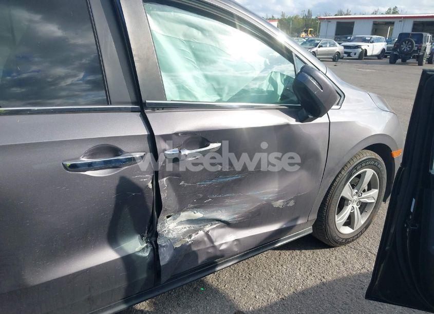 Photo 6 of 2018 Honda Odyssey EX-L (VIN 5FNRL6H73JB072218)