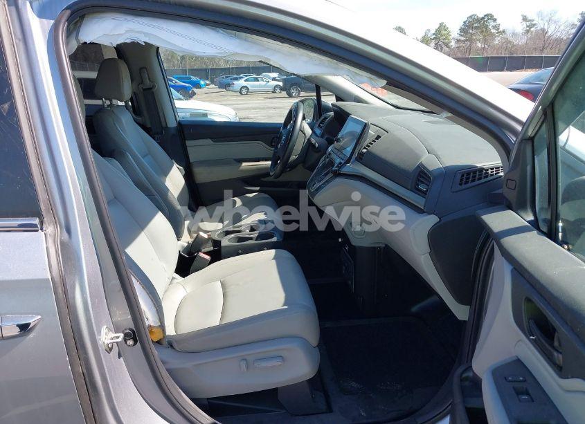 Photo 5 of 2019 Honda Odyssey EXL (VIN 5FNRL6H73KB073550)