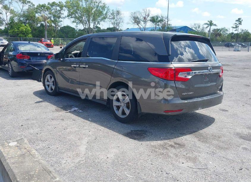 Photo 3 of 2020 Honda Odyssey EX-L/EX-L W/NAVI RES (VIN 5FNRL6H73LB019652)