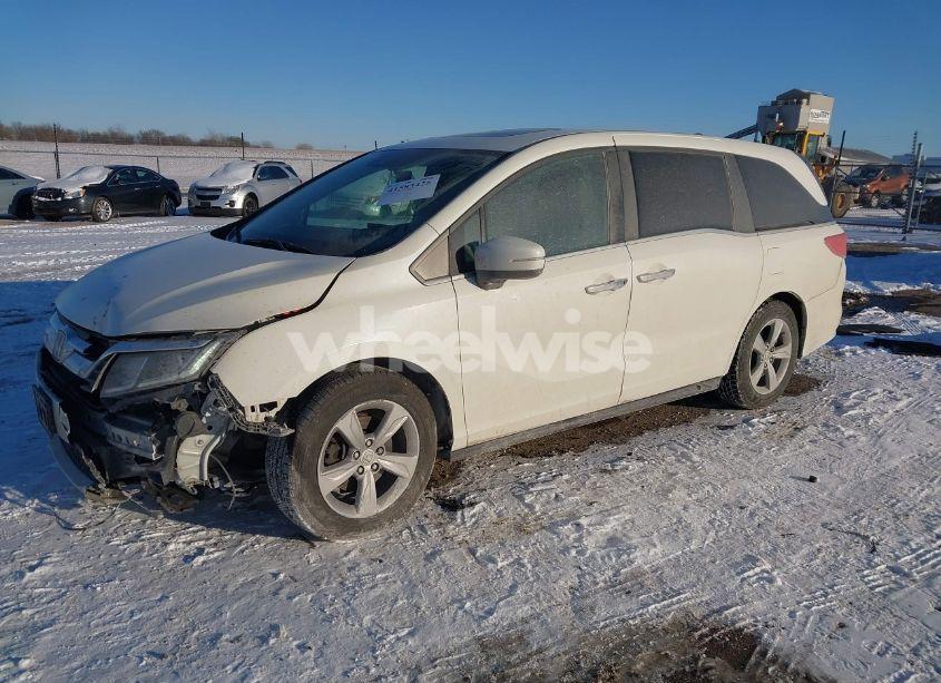 Photo 2 of 2018 Honda Odyssey EX-L (VIN 5FNRL6H74JB061017)