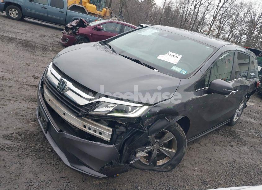Photo 2 of 2018 Honda Odyssey EX-L (VIN 5FNRL6H74JB062295)
