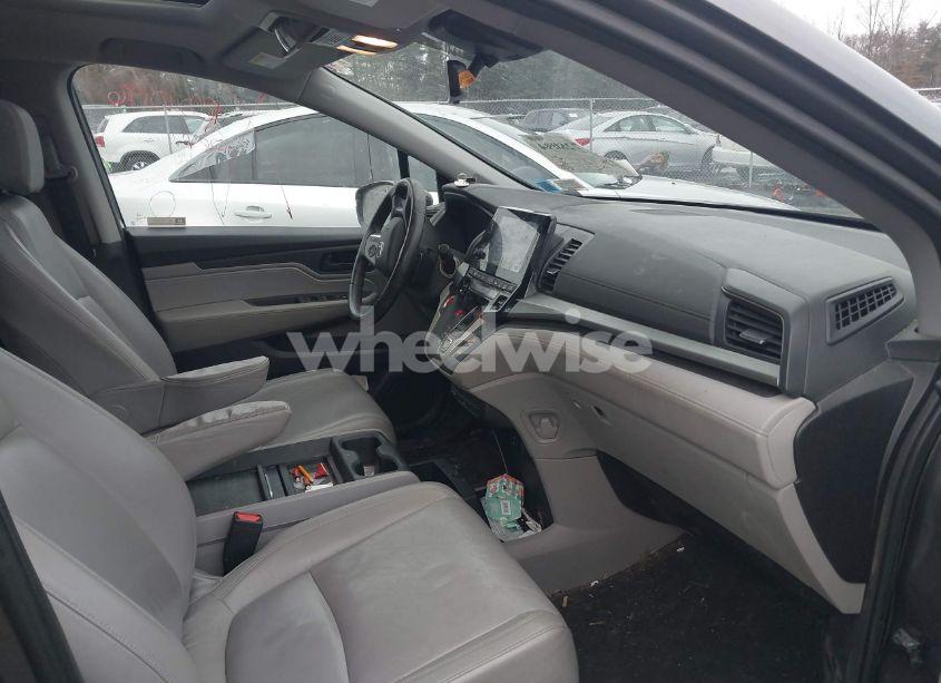 Photo 5 of 2018 Honda Odyssey EX-L (VIN 5FNRL6H74JB062295)