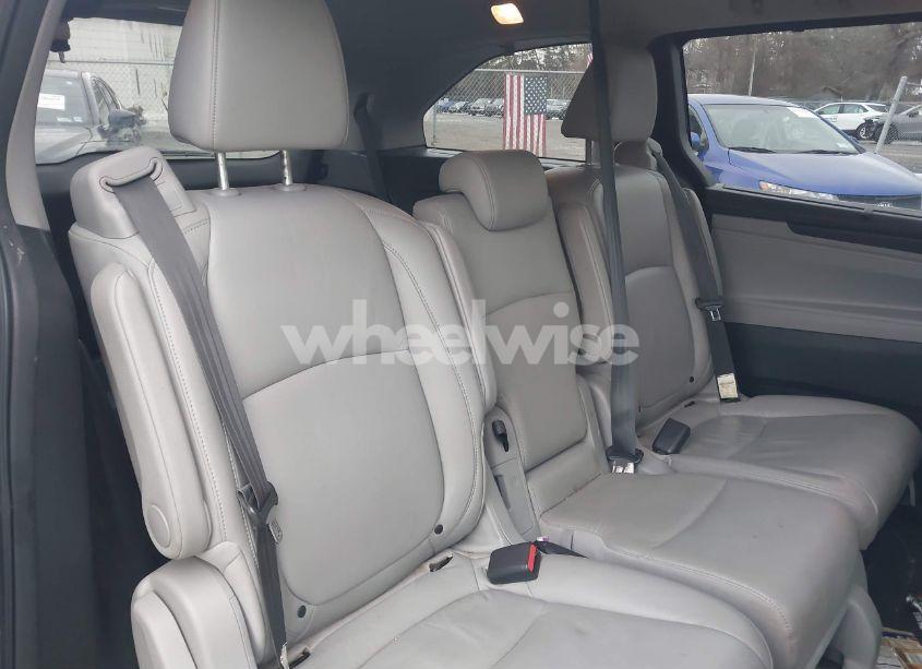 Photo 8 of 2018 Honda Odyssey EX-L (VIN 5FNRL6H74JB062295)