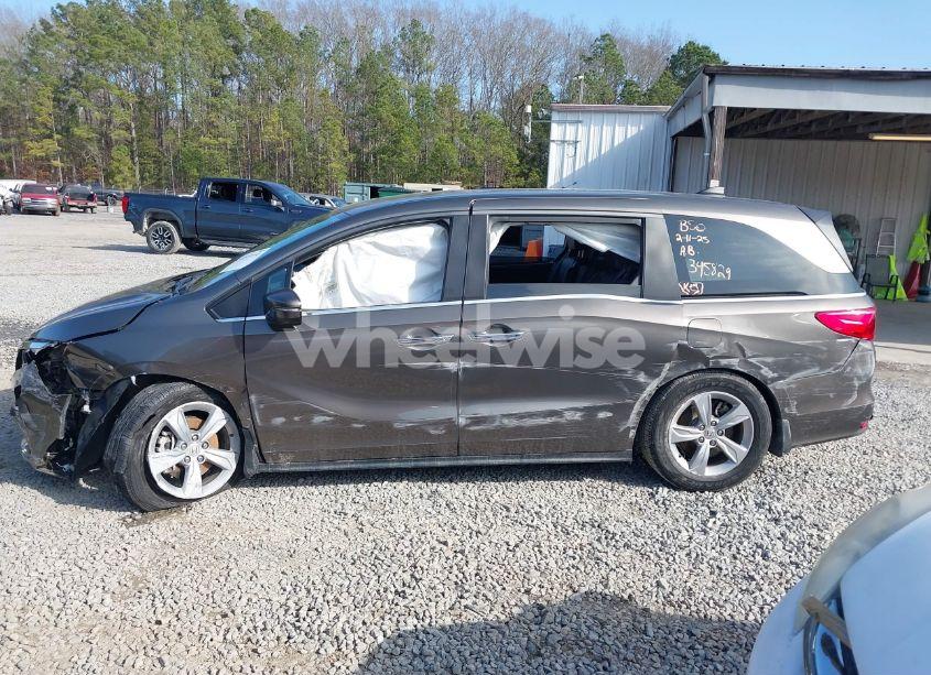 Photo 15 of 2018 Honda Odyssey EX-L (VIN 5FNRL6H74JB082417)
