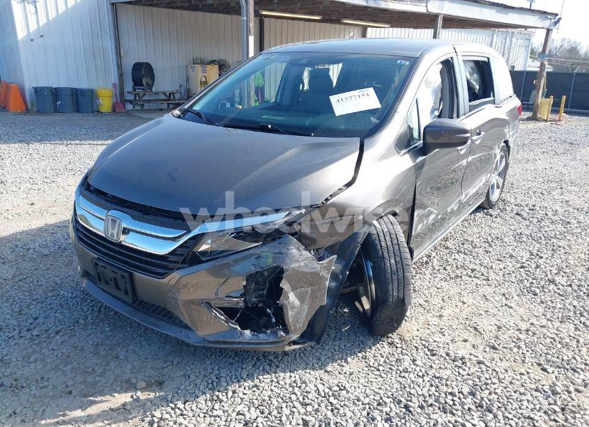 Photo 2 of 2018 Honda Odyssey EX-L (VIN 5FNRL6H74JB082417)