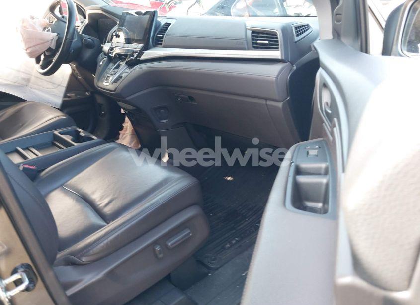 Photo 5 of 2018 Honda Odyssey EX-L (VIN 5FNRL6H74JB082417)