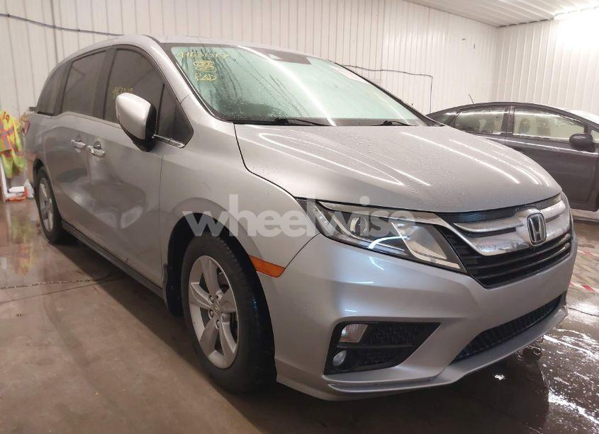 2019 Honda Odyssey EX-L (VIN 5FNRL6H74KB047085) main photo