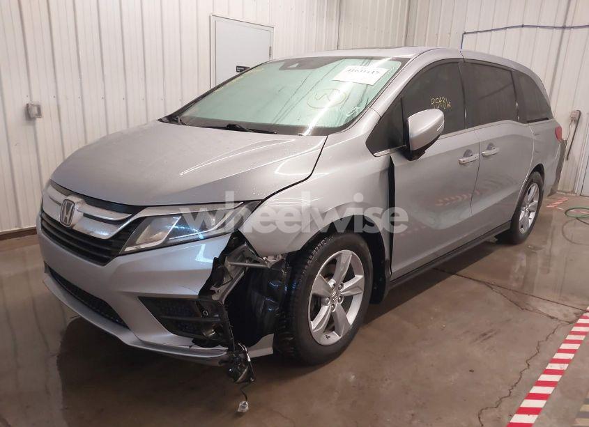 Photo 2 of 2019 Honda Odyssey EX-L (VIN 5FNRL6H74KB047085)